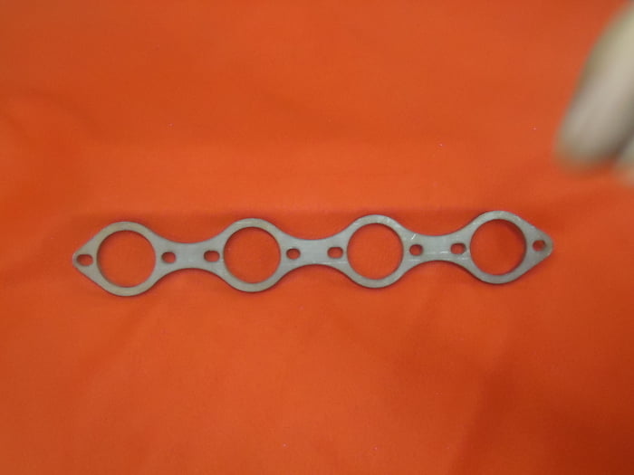 Small Block Ford with 2 13/16&rdquo; bolt centerlines header flanges